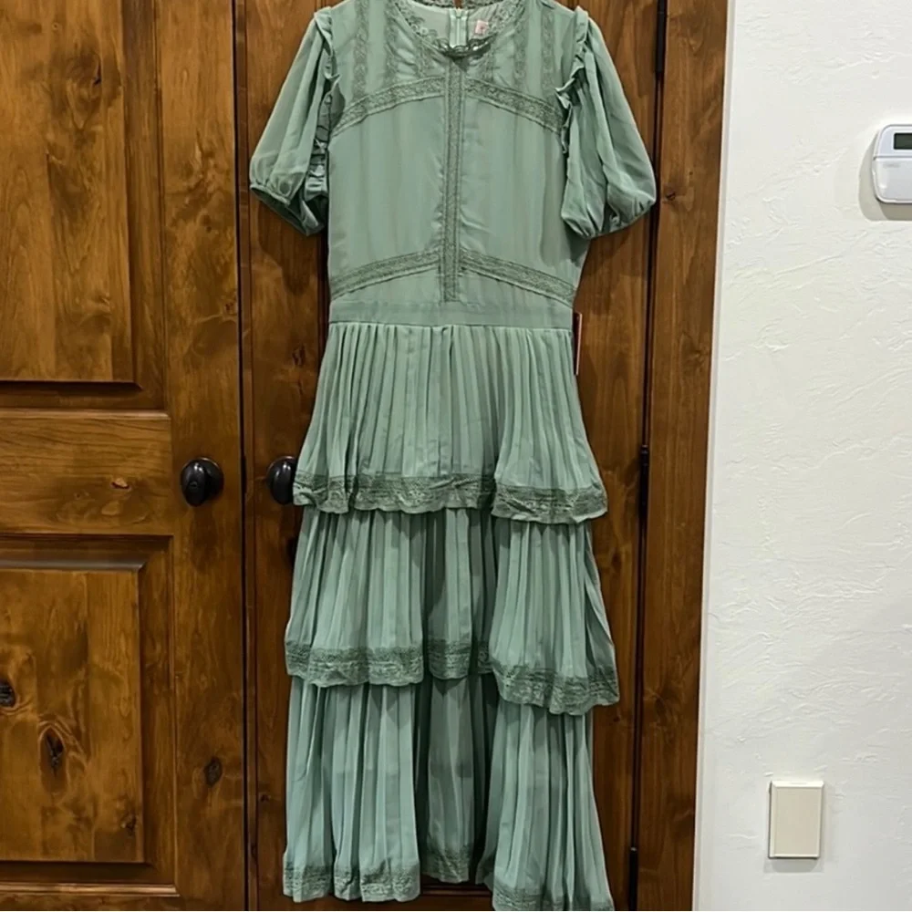 Ivy City Co Green Ruffled Midi Dress with Puff Sleeves New - Picture 7 of 13